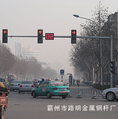 LM-715�t�G���U